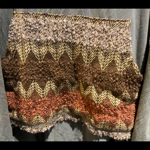 Pol hooded festival wear. Lightweight neutral colors - Picture 10 of 11